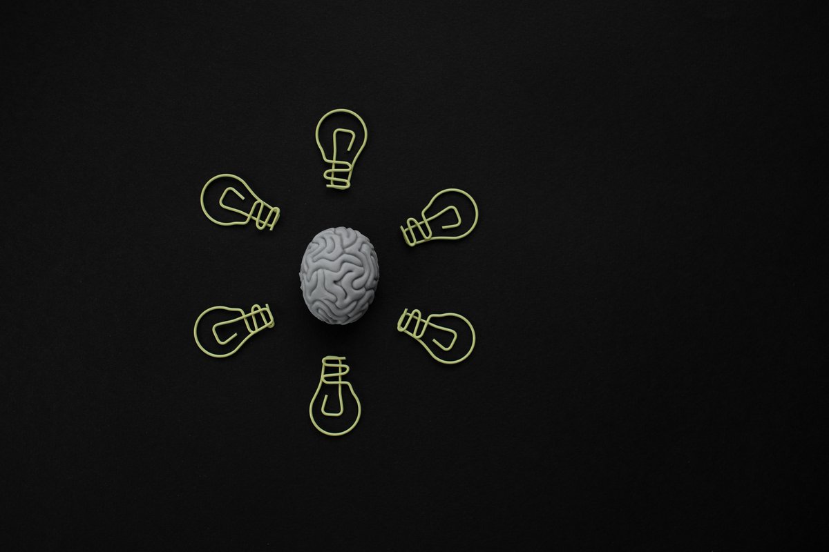 Chatbot Hallucinations: Why Bots Make Things Up and What Helps